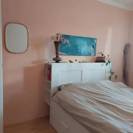 Schoene Helle Mit Whirlpoolbadewanne * Graz