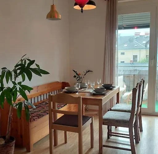 Schoene Helle Mit Whirlpoolbadewanne Apartman